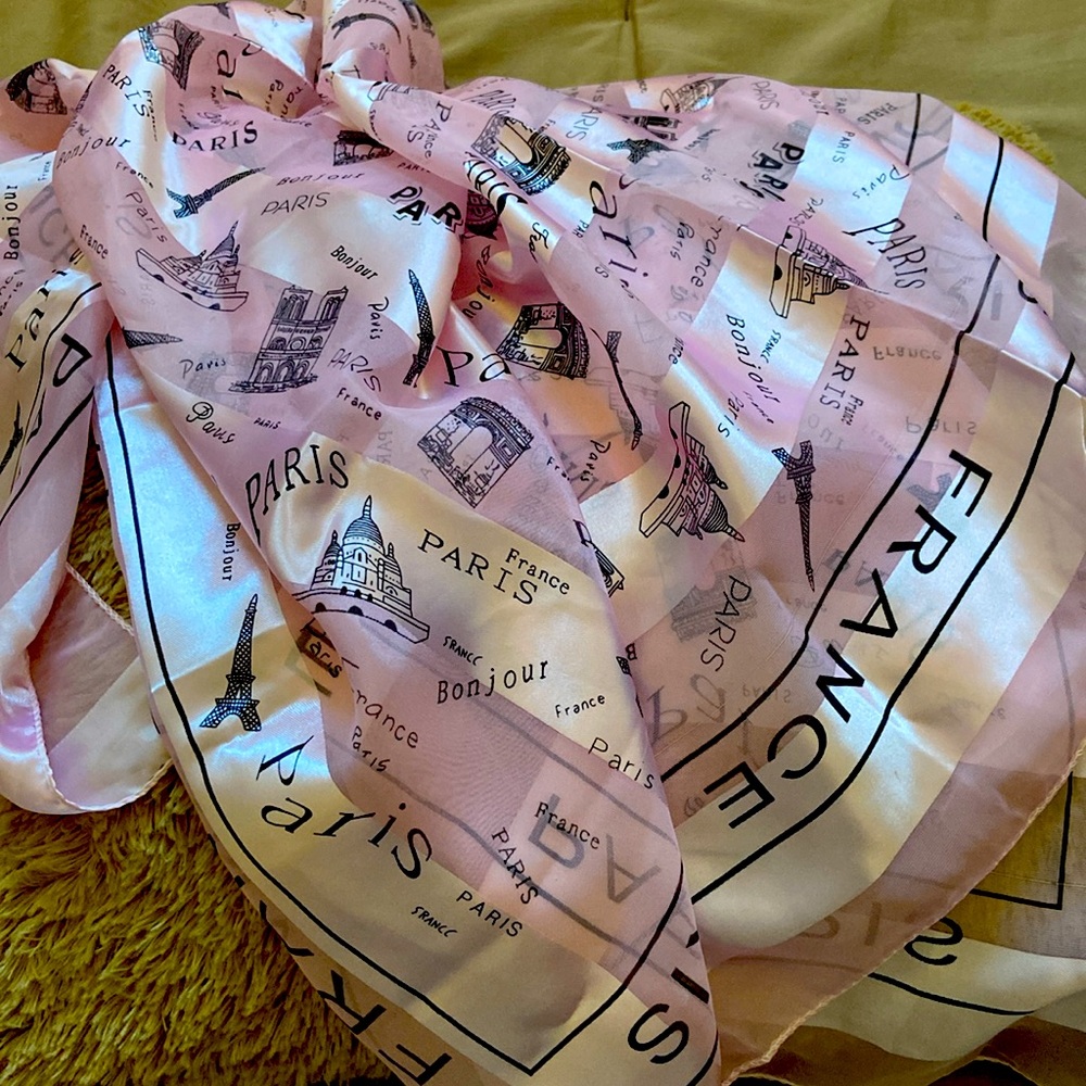 🆕 large Paris themed scarf